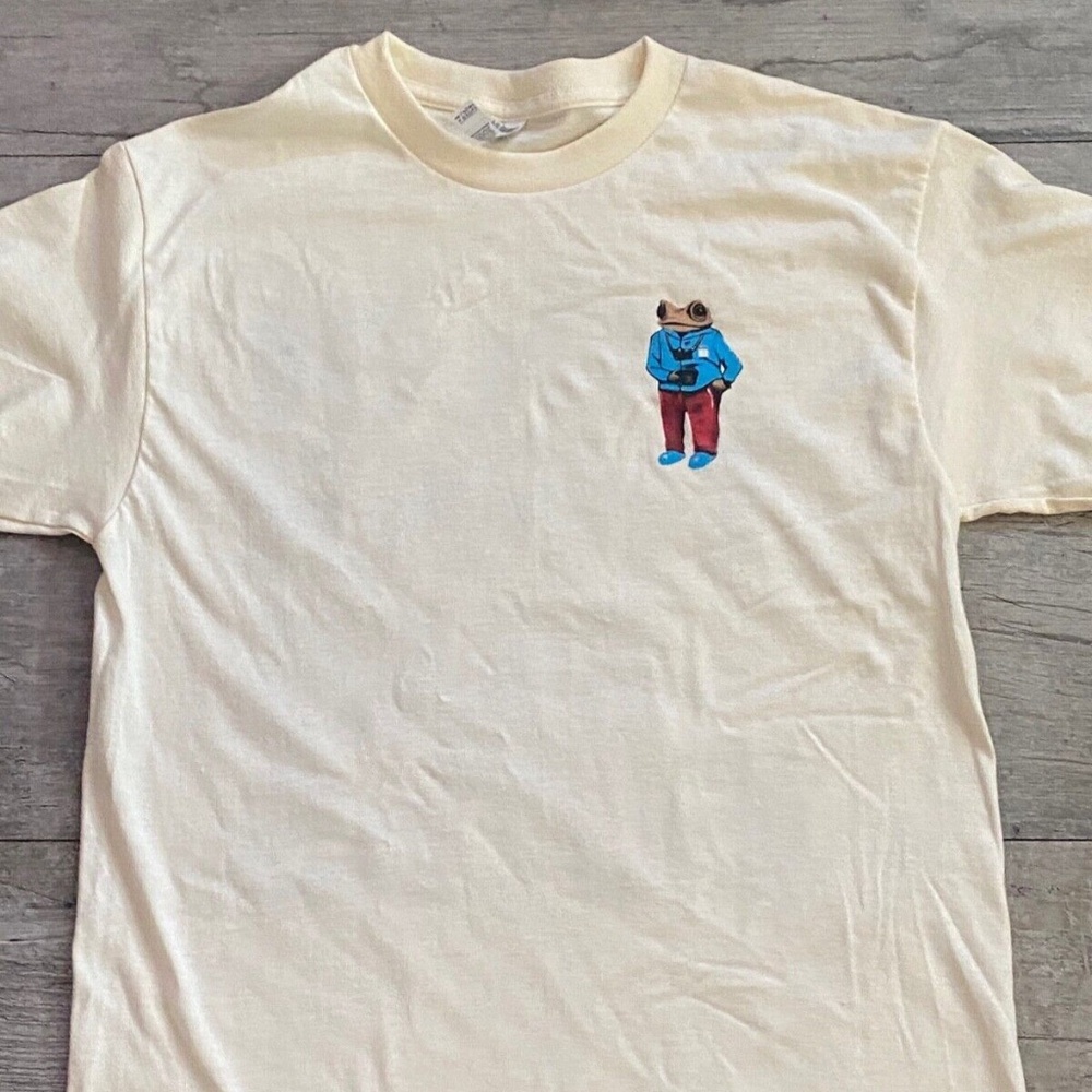 Debi Tirar Mas Fotos -  Bad Bunny Sand T-Shirt